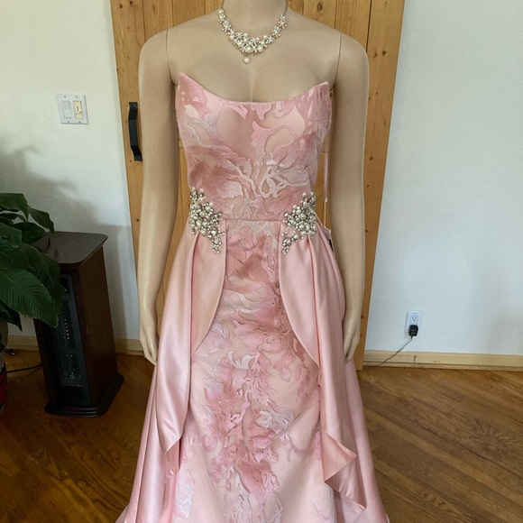 Ashley Lauren Prom or Pageant Dress. - Picture 4 of 13